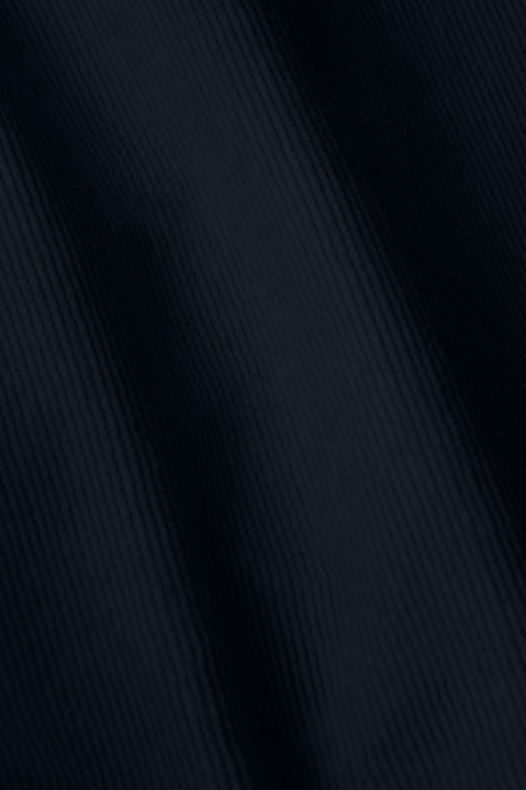 Tissu en velours côtelé doux de couleur noire, idéal pour le pantalon Pantalon Papy au style nostalgique des années 70.