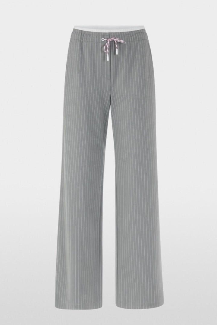 Pantalon Washington à rayures avec taille élastiquée et poches latérales, matière fluide et douce, look sportif et élégant.