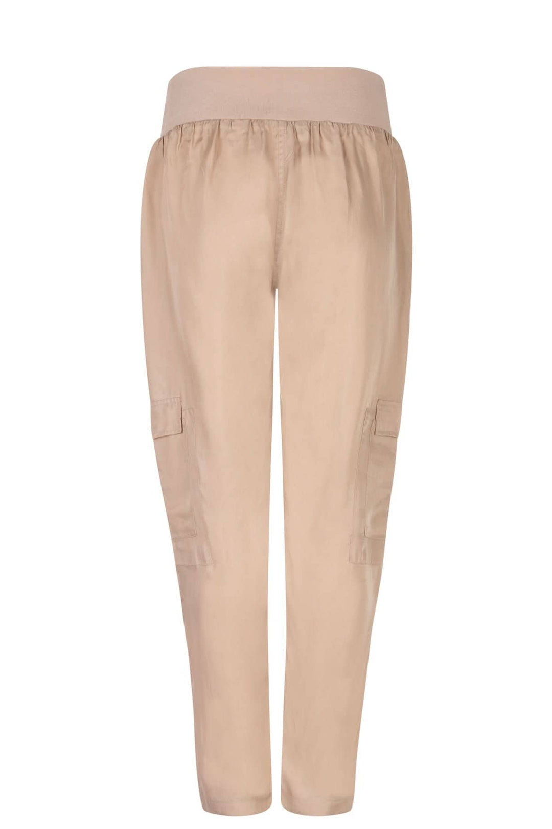 Pantalon cargo beige avec taille élastique, poches latérales et jambe fuselée, idéal pour le confort au printemps.