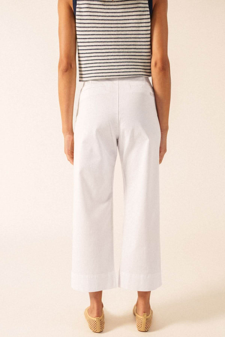 Pantalon de coton CHIARA blanc avec coupe culotte ample et taille haute, vue de dos, idéal pour un look moderne et confortable.