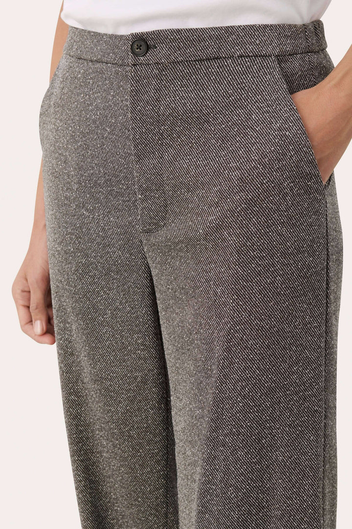 Pantalon habillé Linora à jambe large, motif discret, coupe classique, idéal pour le travail et loisirs.