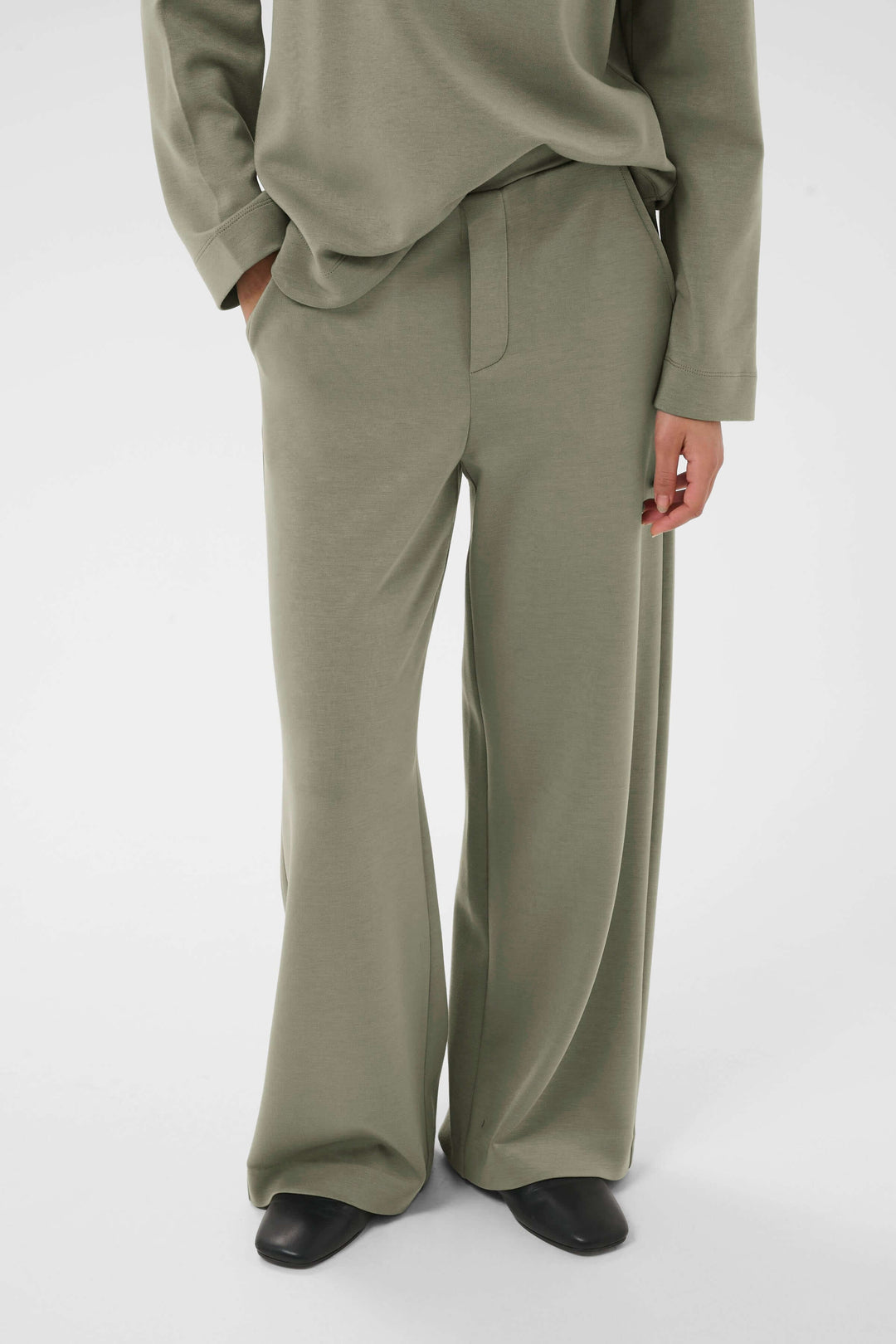 Pantalon à jambe large Gincette en tissu souple et extensible pour un look élégant et confortable, idéal pour le bureau et tenues habillées