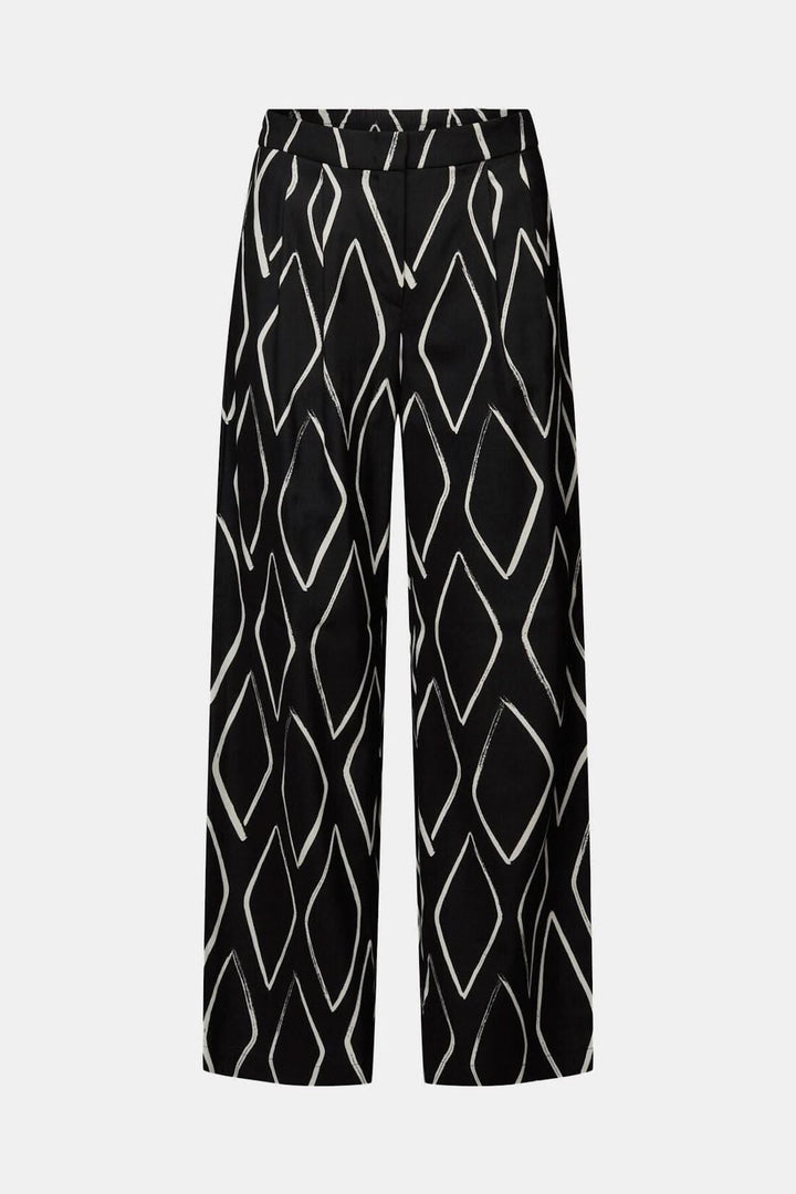Pantalon large à enfiler avec imprimé de losanges noirs et blancs, taille élastiquée pour un confort optimal.