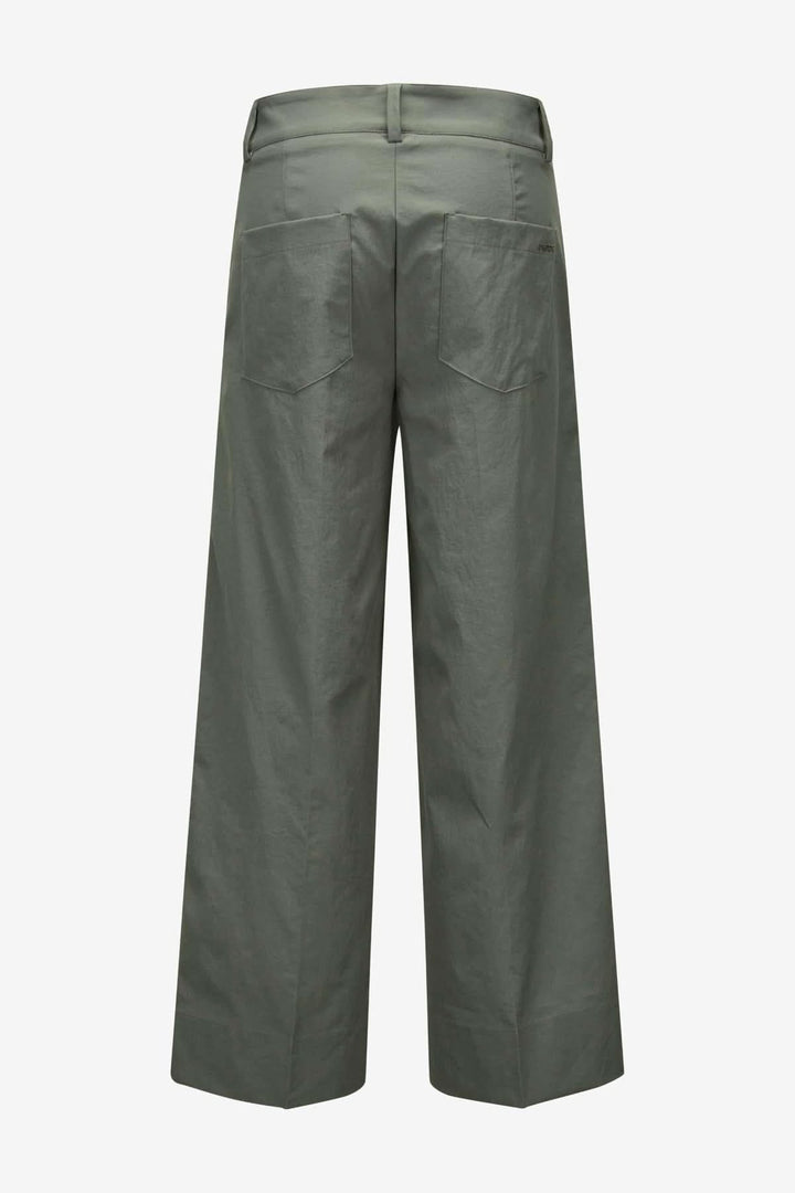 Pantalon large fluide Cara, jambe large verte, taille régulière, fermeture discrète, coupe moderne pour style polyvalent.