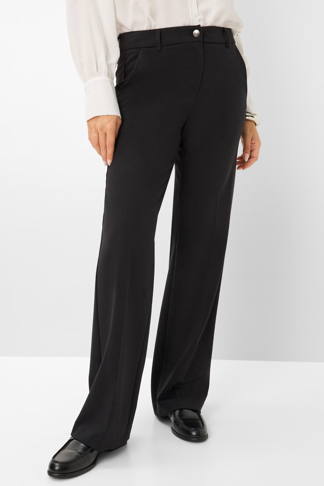 Pantalon palazzo noir avec coupe large, parfait pour un look chic ou professionnel.