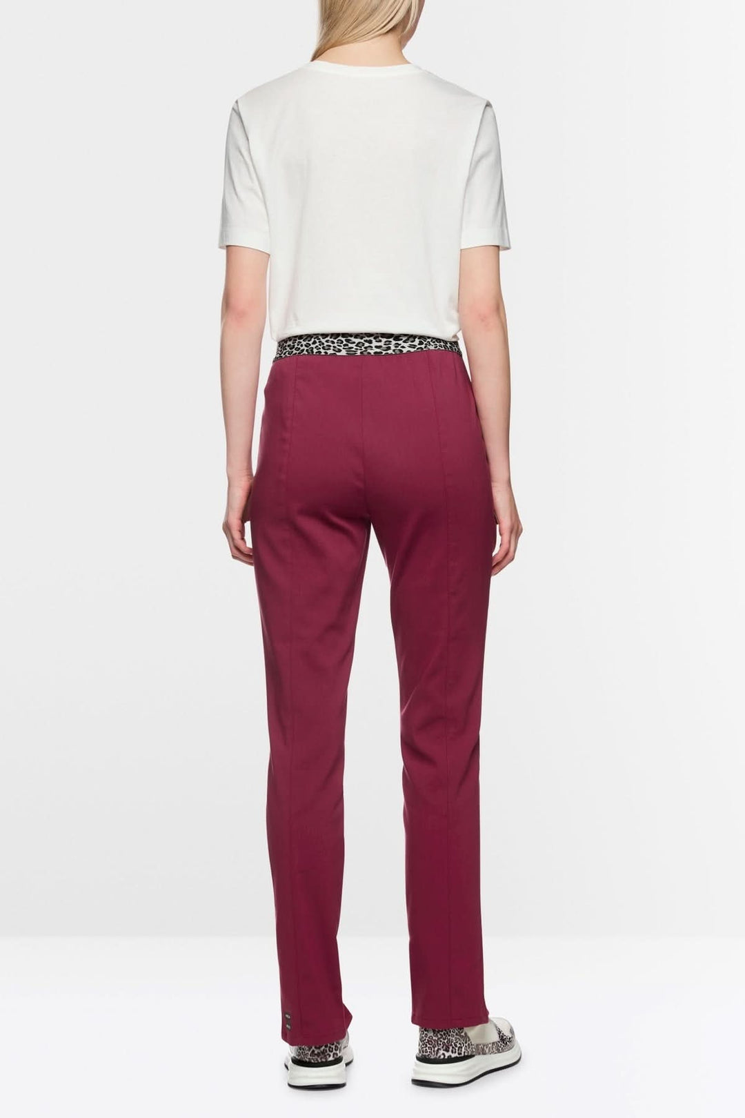 Vue arrière du Pantalon pull-on SIENA coupe slim, taille élastique, fente avant, tissu extensible, confort et élégance.