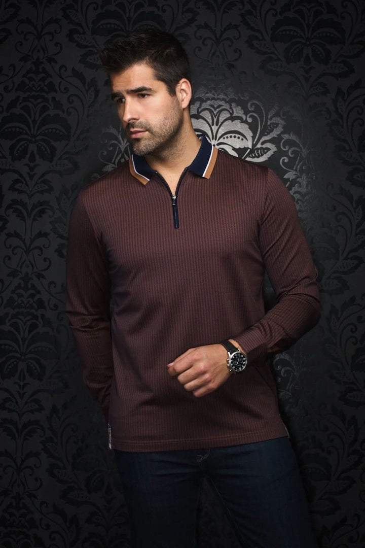 Homme portant un polo Frederico en coton bordeaux avec un col contrastant, tissus léger et stylé.
