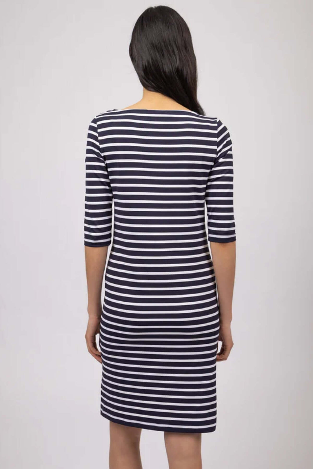 Robe PROPRIANO courte à rayures, coupe droite, vue arrière de dos, tissu extensible pour confort quotidien, intégration à une garde-robe polyvalente.