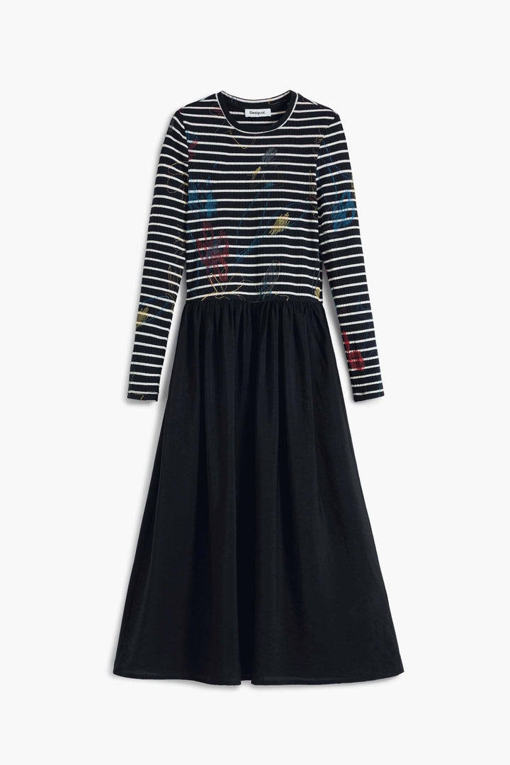 Robe combinée à rayures avec haut imprimé graphique et jupe fluide, encolure ronde, idéale pour un style moderne et élégant.