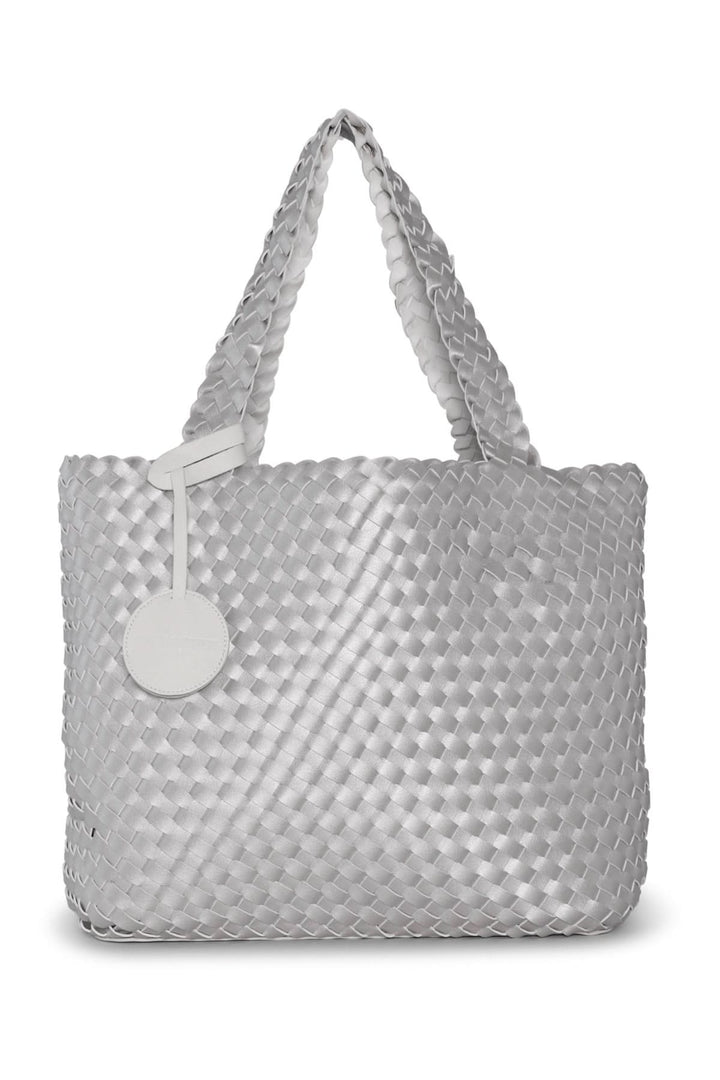 Sac réversible Ilse Jacobsen en design texturé argenté, parfait pour les journées de plage ou de ville.