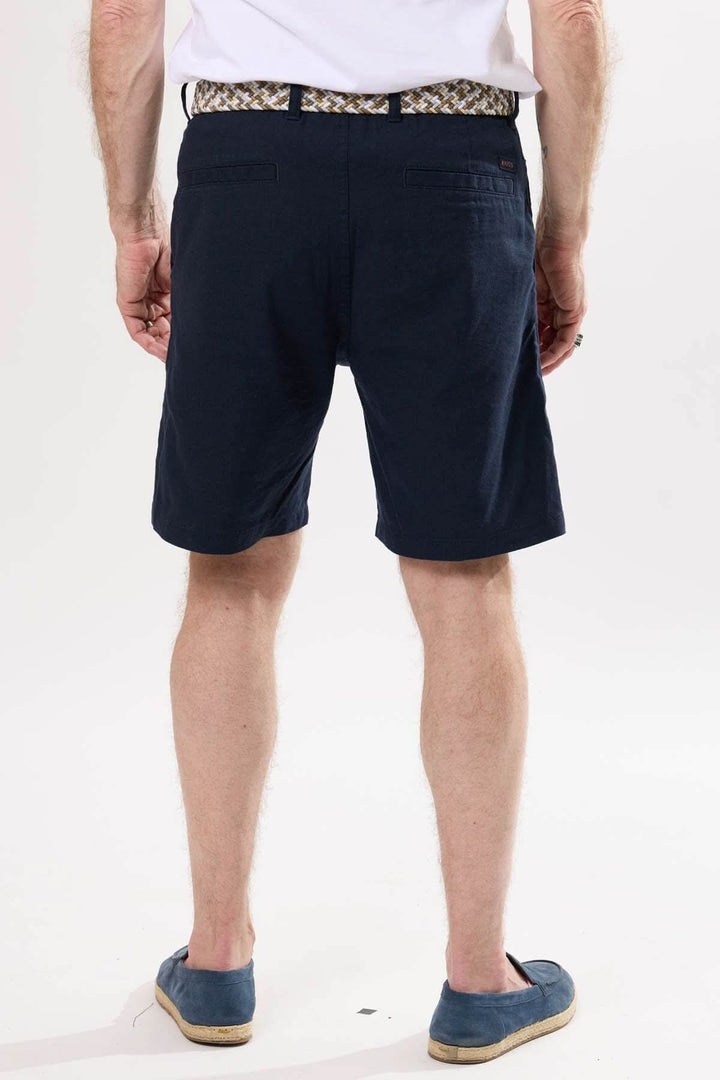 Short à taille élastique, coupe moderne, boutons et poches, confort estival.