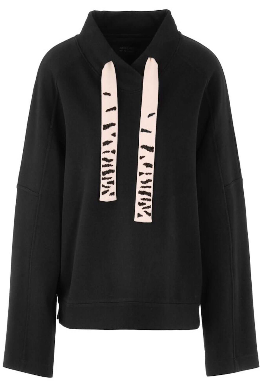 Sweat-shirt noir à col cheminée avec cordons imprimés larges, style décontracté Marc Cain Sports. Confortable pour un look sportif chic.