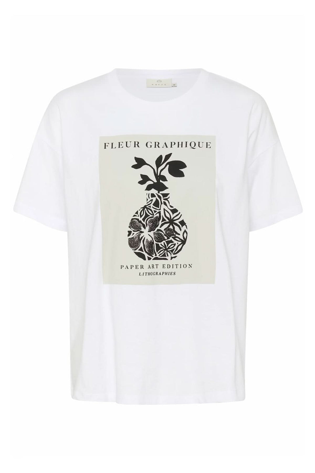 T-shirt blanc avec imprimé graphique floral en noir, design moderne inspiré de la nature et du papier découpé.