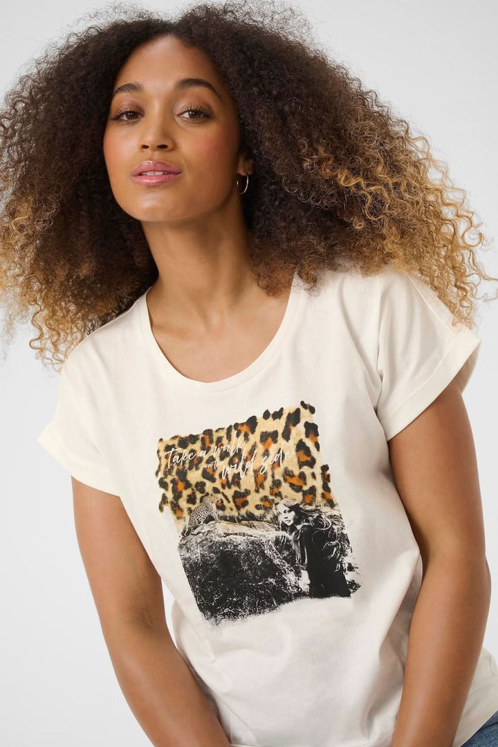 T-shirt à col rond avec imprimé animalier et graphique, coupe décontractée, style casual.