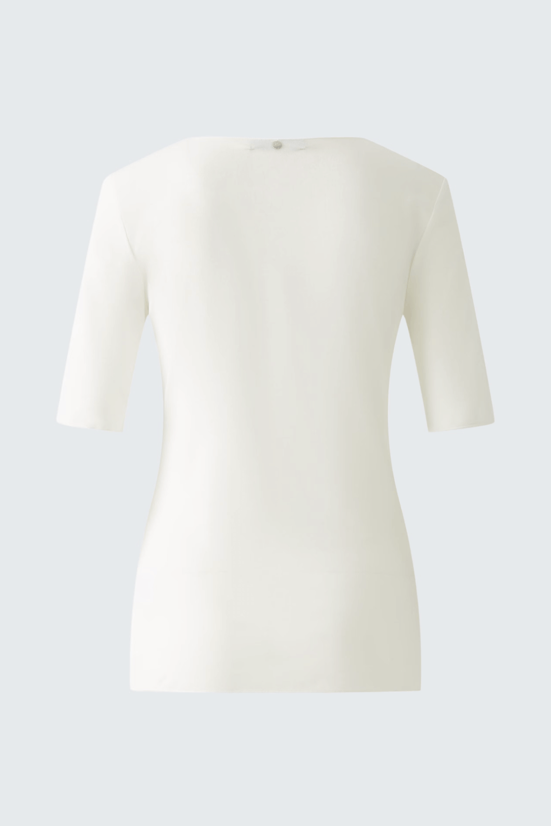 T-shirt manches mi-longues blanc, coupe ajustée à encolure dégagée, vue arrière.