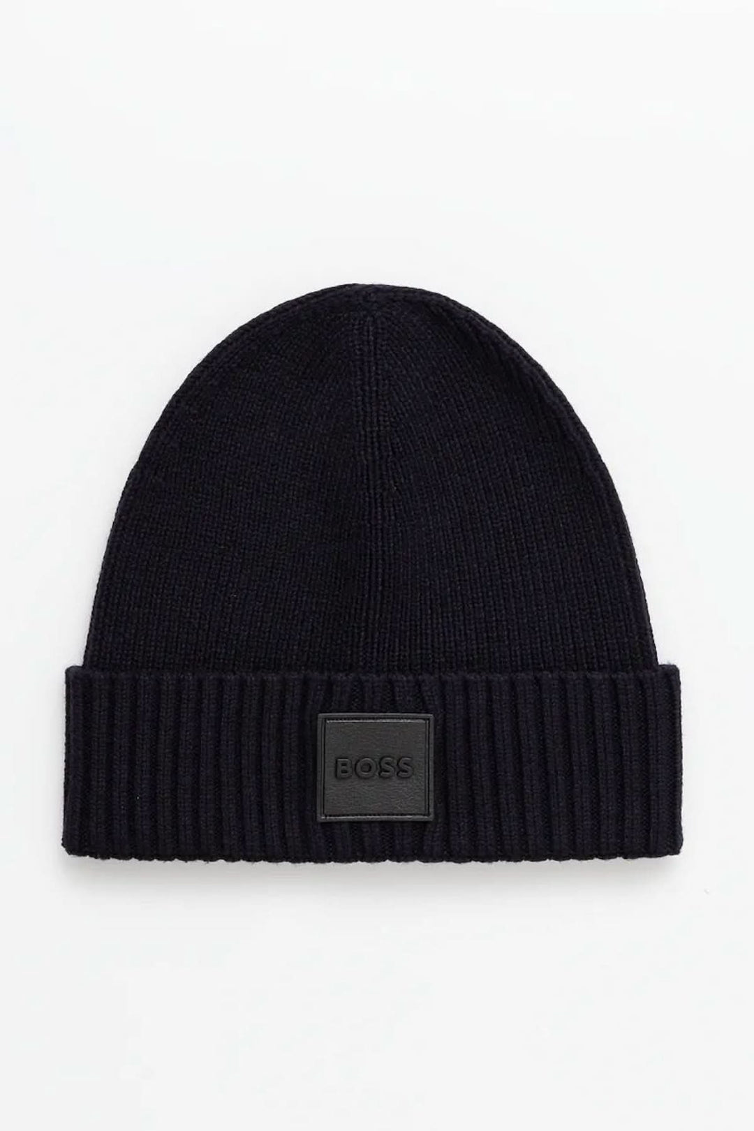 Bonnet en laine BOSS, maille côtelée, avec écusson en cuir synthétique, couleur noire, design classique.