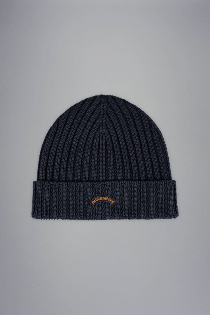 Bonnet en laine côtelée, gris foncé, avec revers et logo brodé, idéal pour l'hiver.