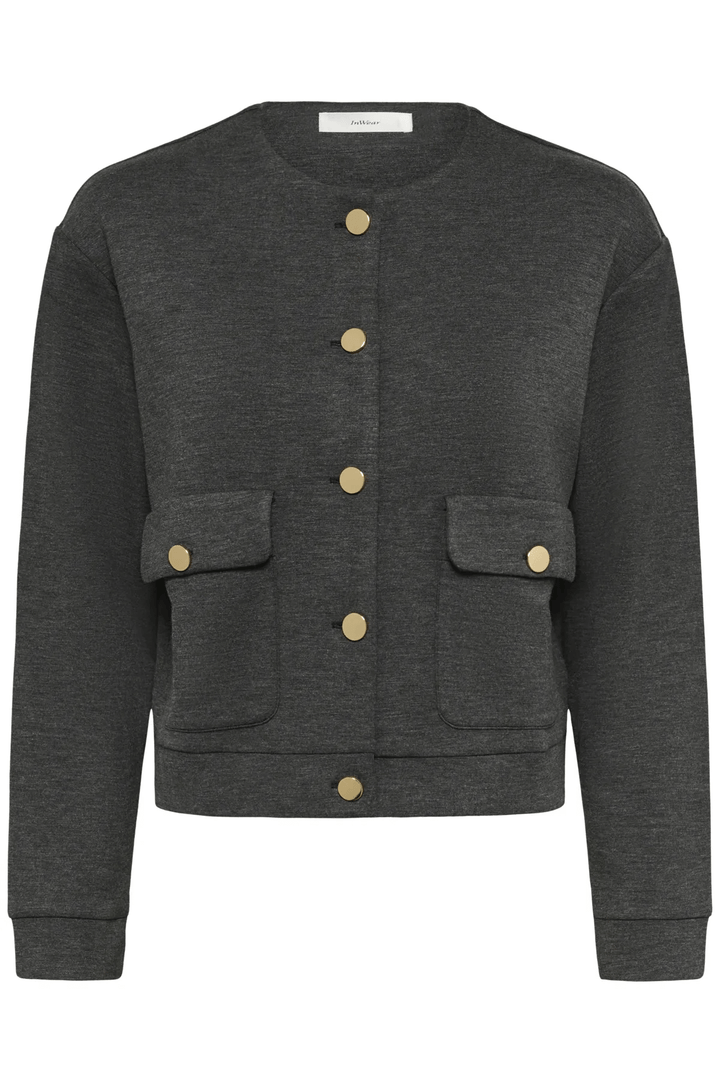 Veste Gida courte à boutons dorés et poches plaquées, idéale pour un style urbain moderne et décontracté. Décris moi le produit en français.