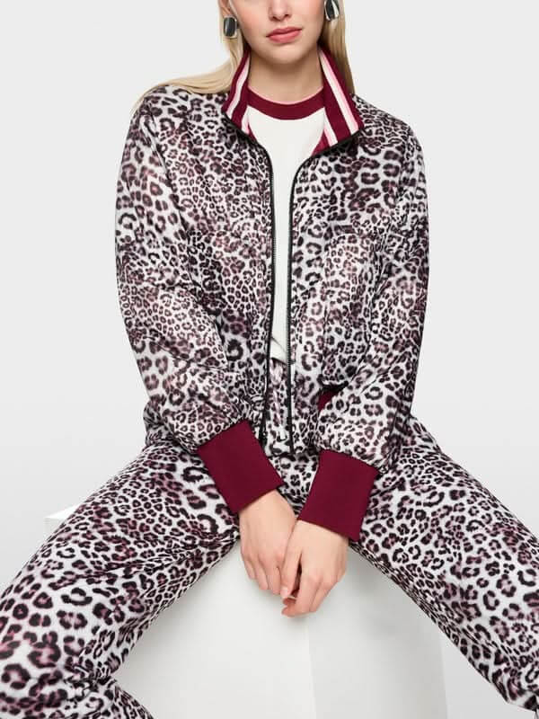 Veste bomber réversible avec imprimé léopard et poignets contrastés modernes pour un look décontracté et sportif.