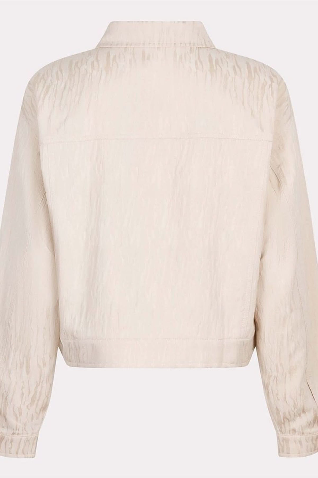 Veste courte en jacquard texturé beige, vue arrière, avec col chemise et manches volumineuses.