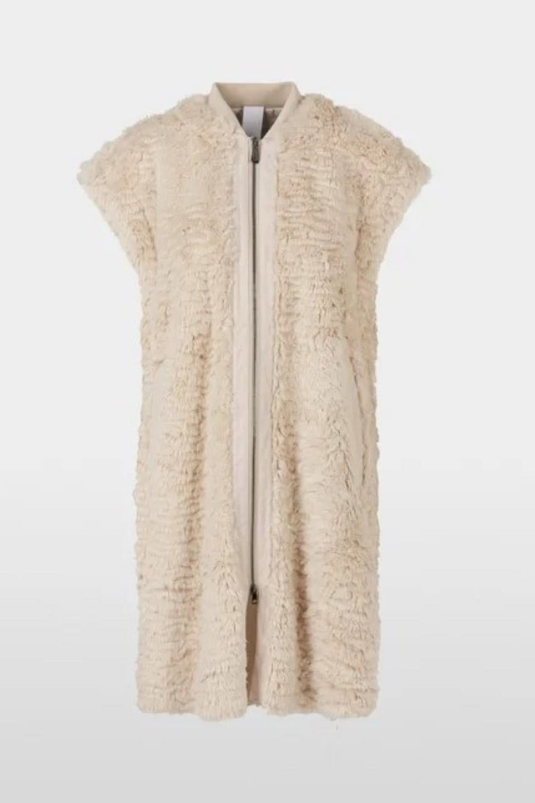 Veste longue en fourrure bouclée, ample, à col et fermeture éclair ton sur ton, couleur crème.