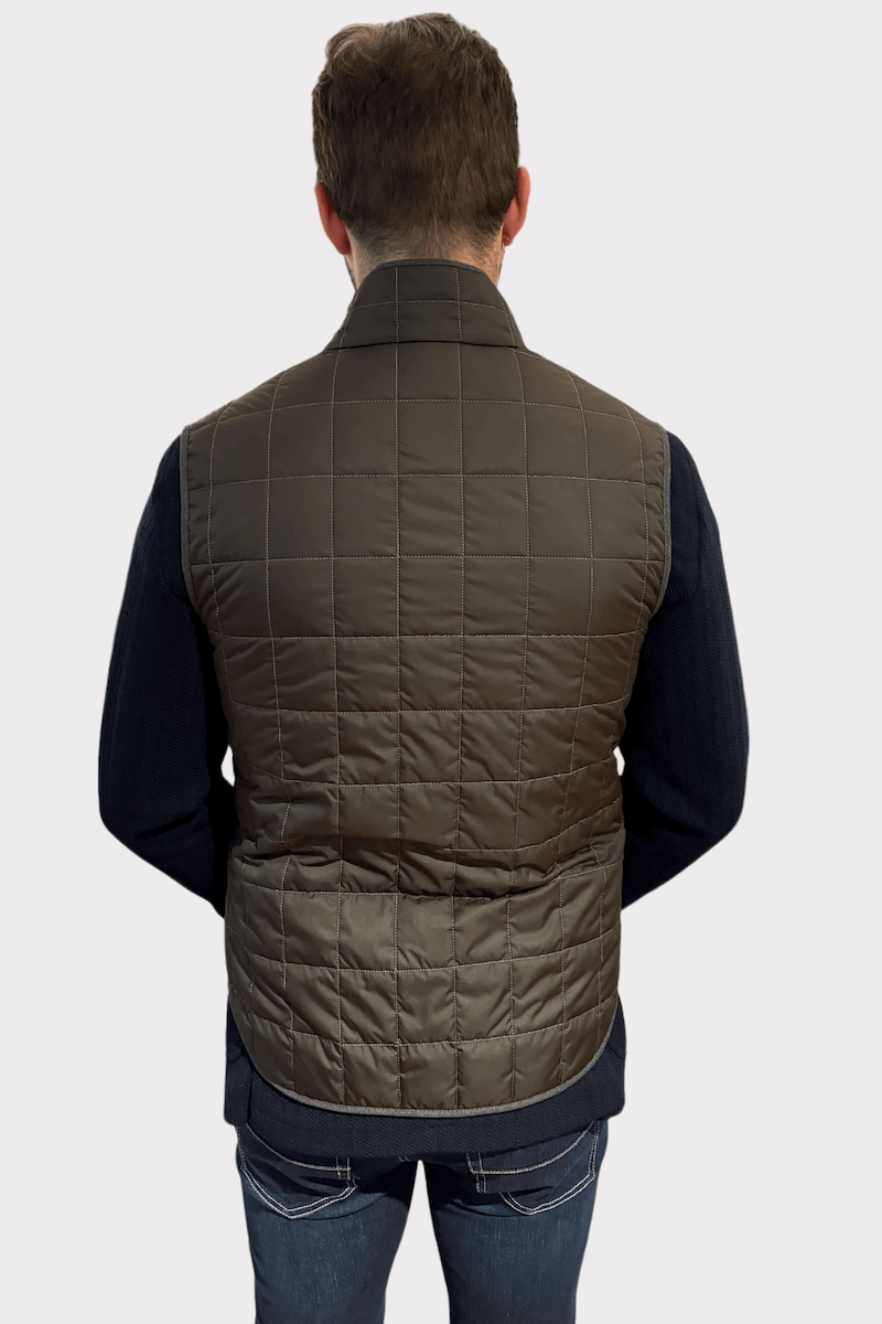 Veste matelassée en nylon brun-kaki vue de dos, idéale pour la mi-saison avec style et confort.