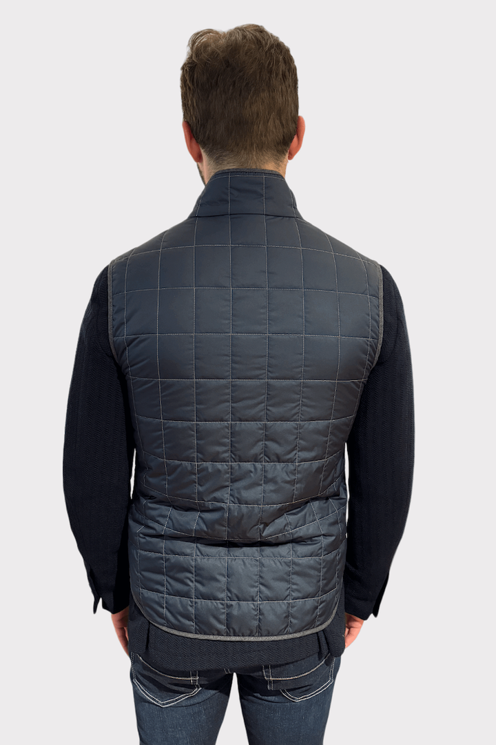 Veste matelassée en nylon vue de dos, idéal pour la mi-saison avec design élégant en noir.