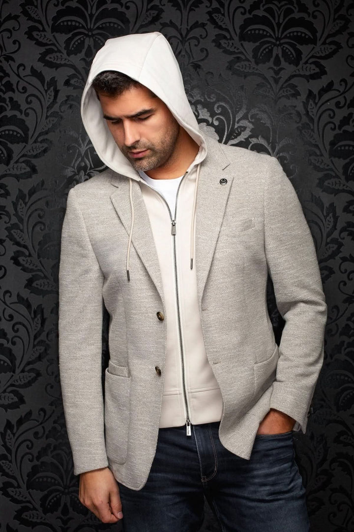 Homme portant un Veston texturé avec capuchon NOAH-HOOD élégant et moderne, couleur gris, de style décontracté et chic.