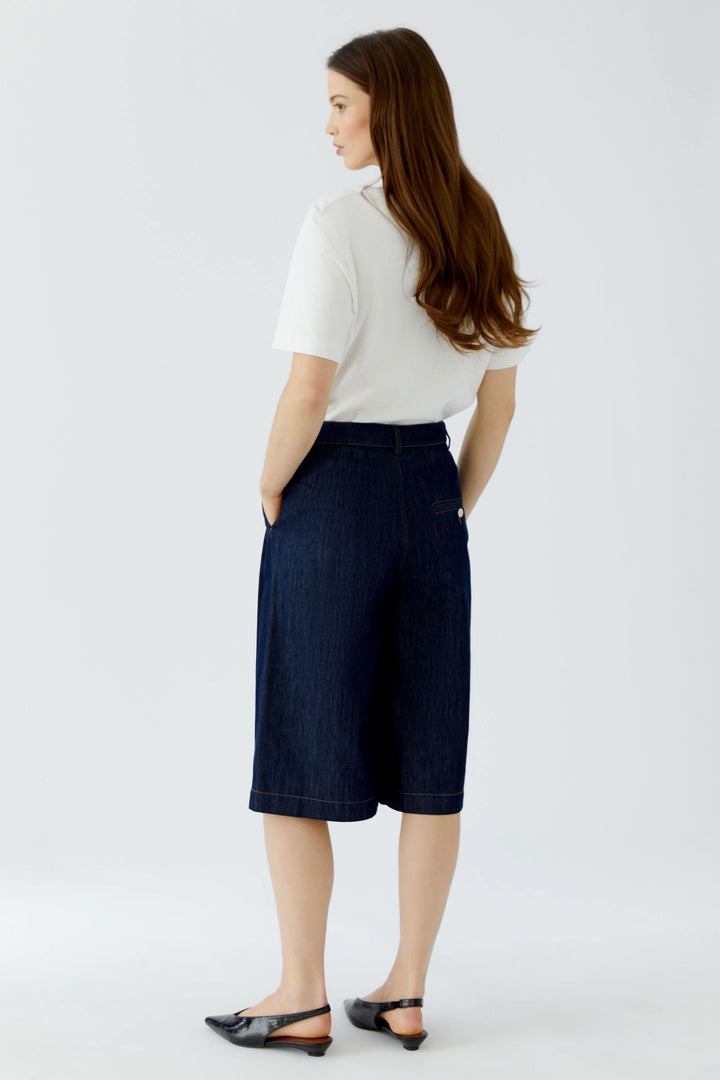 Bermuda en denim bleu à jambes larges vue de face pour femme Oui