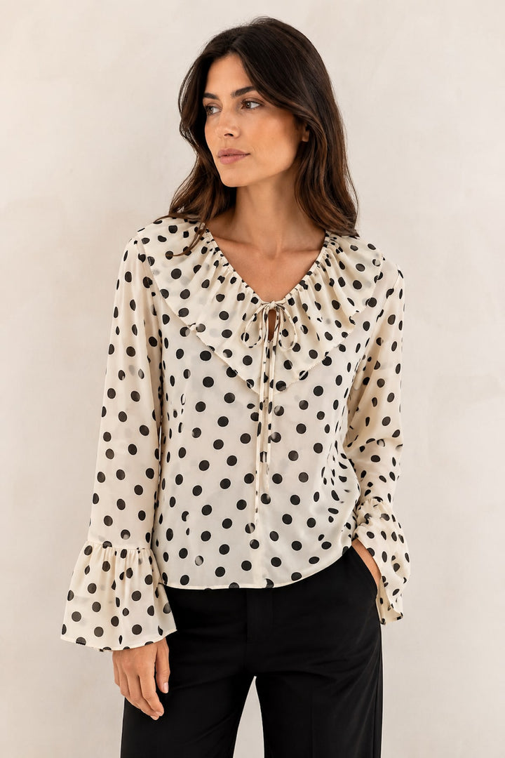 Vue de face blouse à pois col volanté Oui pour femme blanc - Valérie Simon