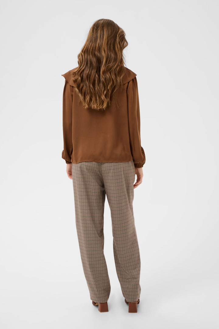 Blouse Beliv fluide à volants et manches longues vue de face pour femme Cream