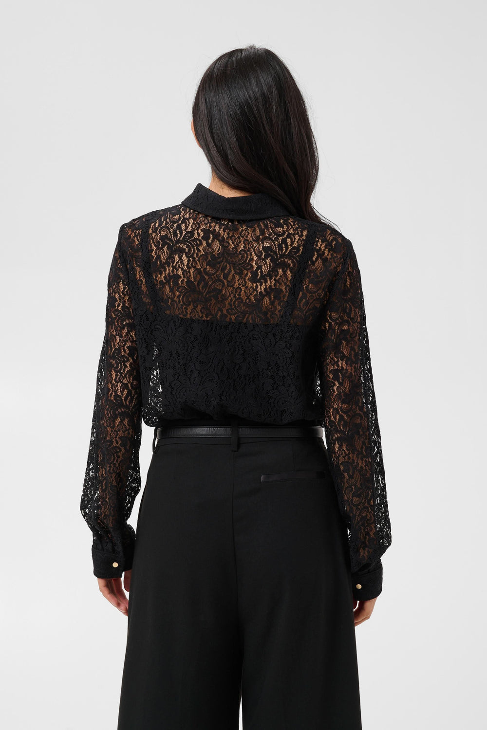 Blouse Diantha en dentelle florale à manches longues vue de face pour femme Part Two