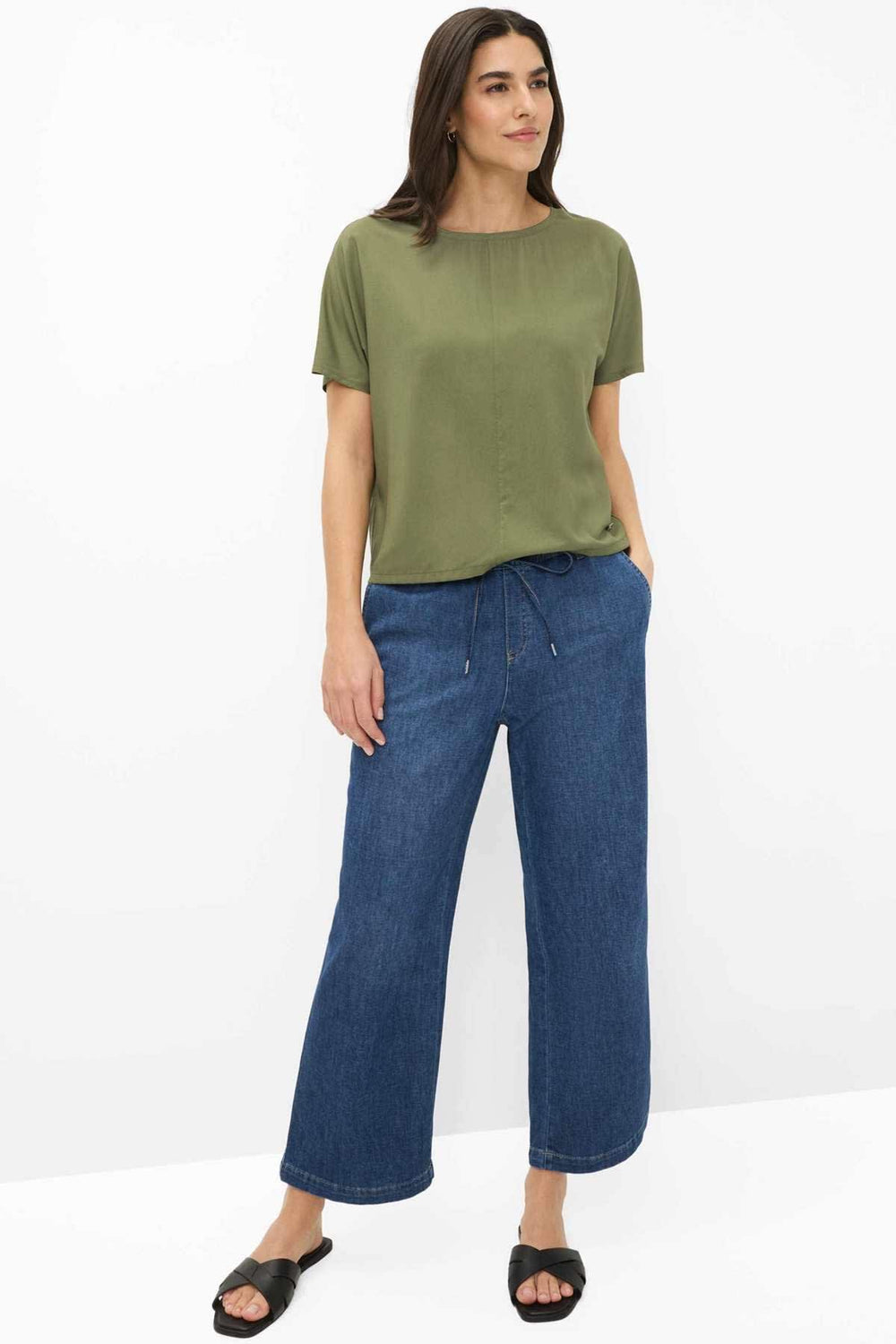 Vue de face blouse fluide Brax pour femme blanche manches courtes - Valérie Simon