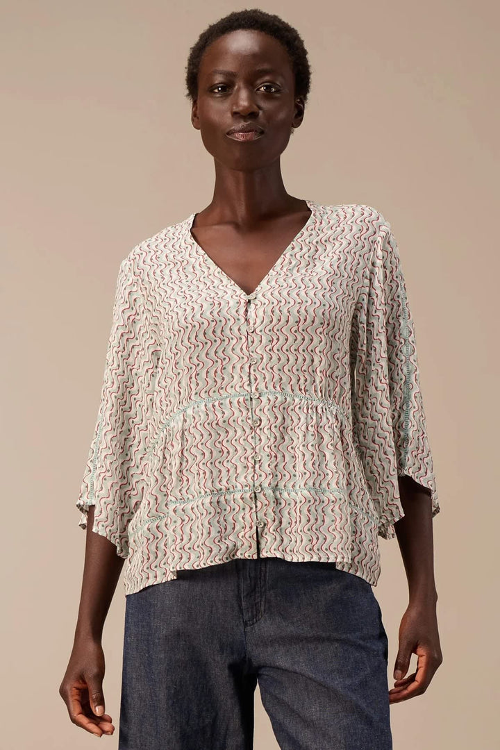 Back view of the Nile women&