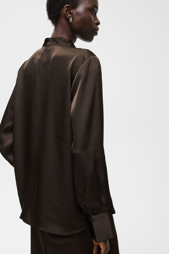 Blouse satinée à encolure en V vue de face pour femme Inwear