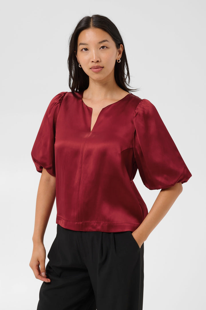 Blouse satinée Dunja à manches bouffantes vue de face pour femme Part Two