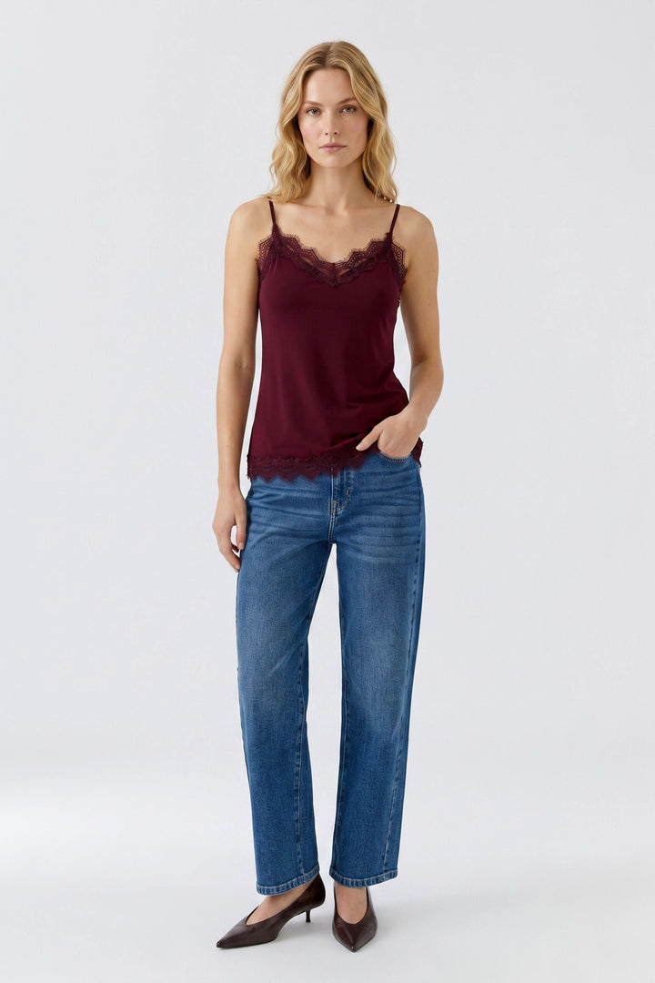 Camisole à fines bretelles et détails en dentelle pour femme Oui