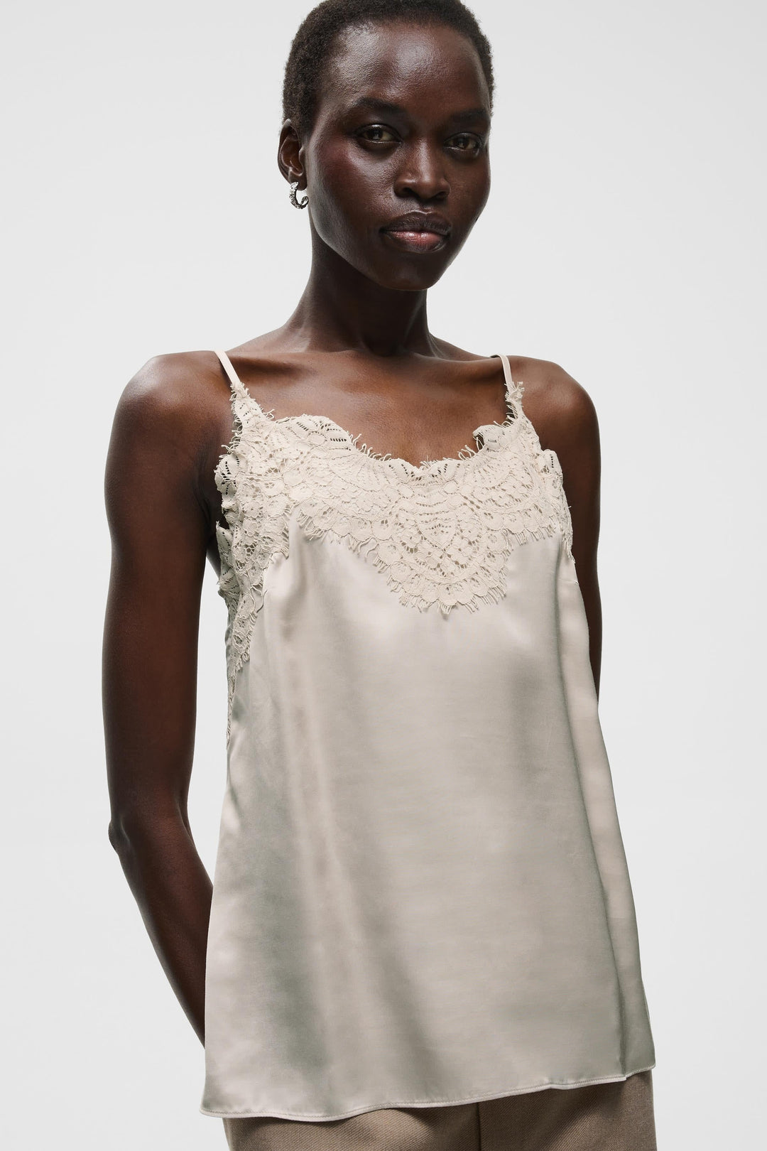 Camisole satinée à dentelle délicate pour femme Inwear