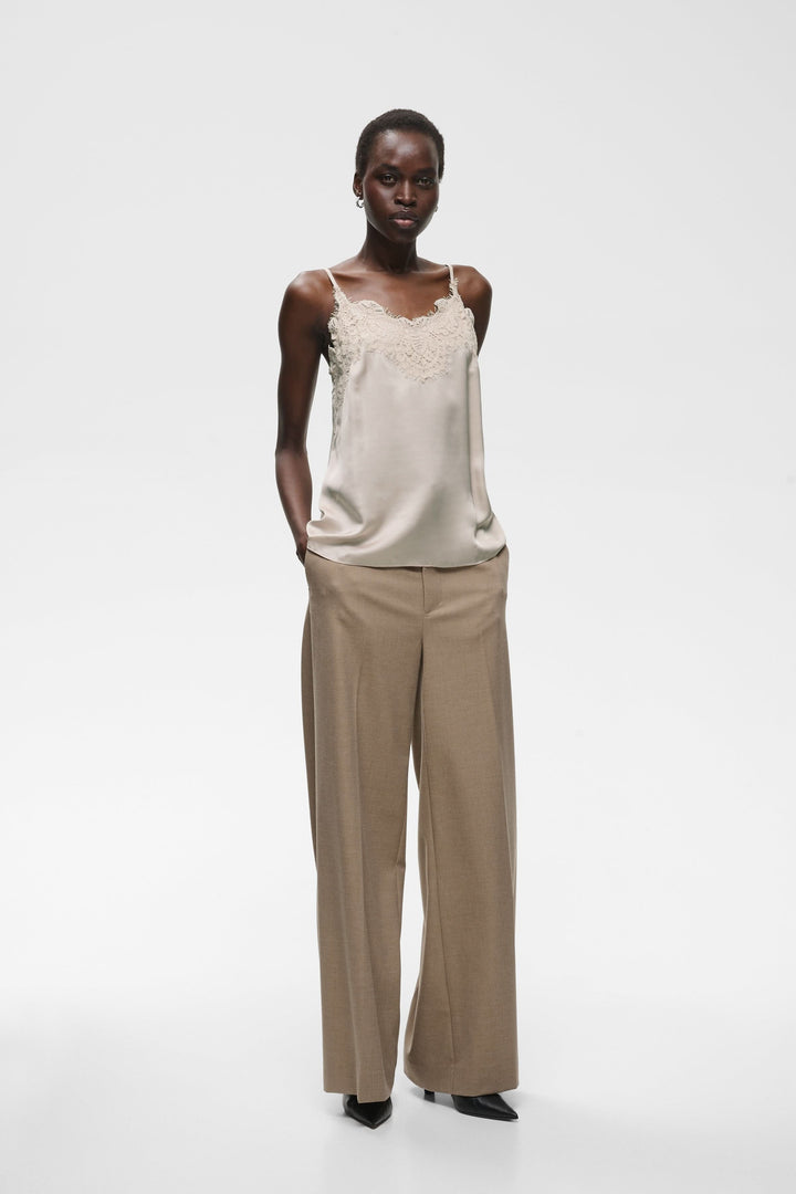 Camisole Orah satinée à dentelle délicate pour femme Inwear