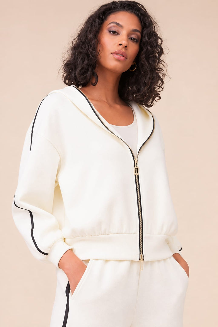 Cardigan à capuchon avec fermeture éclair contrastante vue de face pour femme Alison Sheri