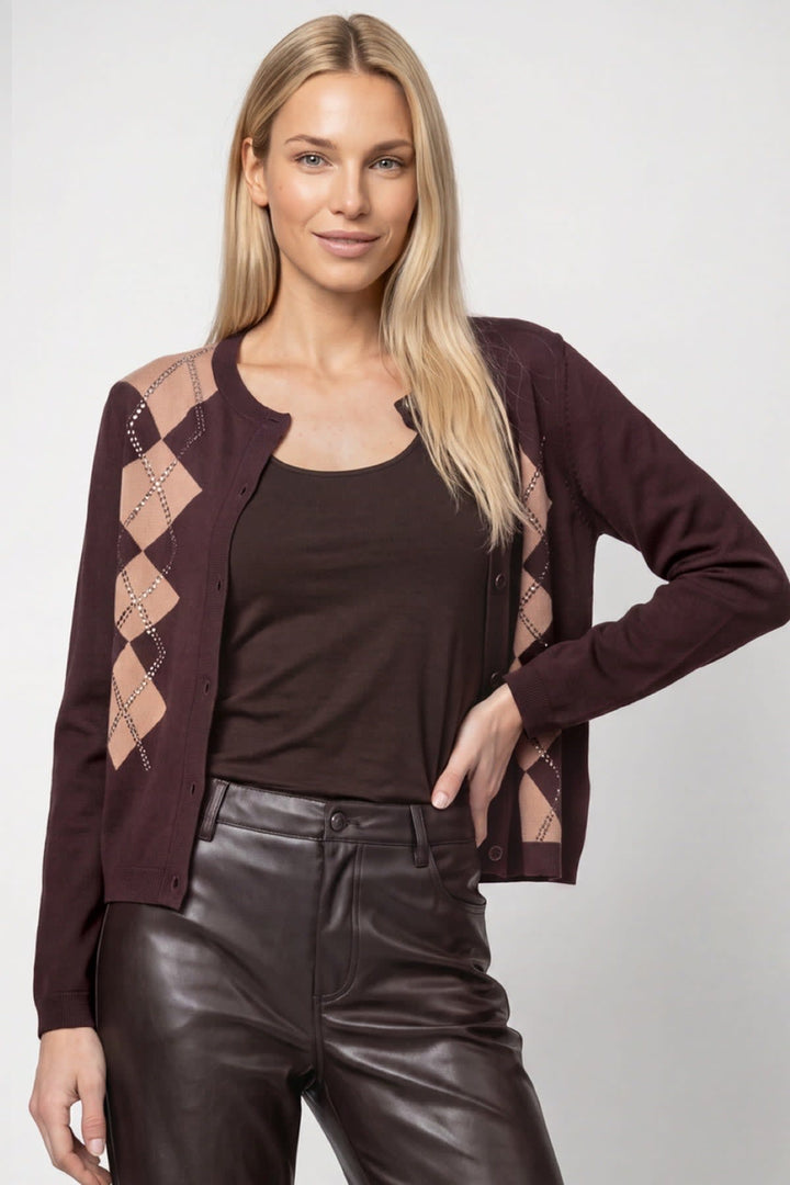 Cardigan à motif losanges avec détails bijoux vue de face pour femme Monari