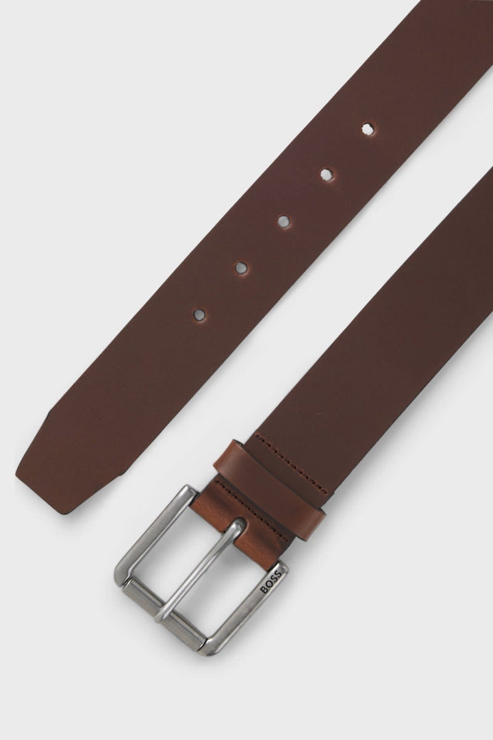 Vue latérale ceinture en cuir marron avec boucle métallique Hugo Boss homme - Valérie Simon