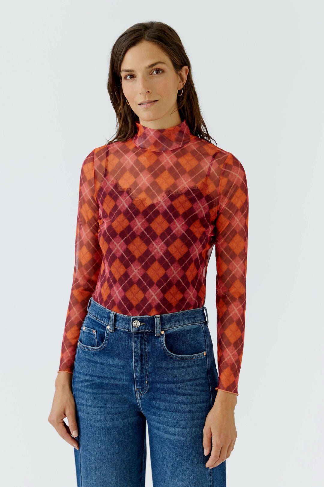 Chandail en maille transparente à carreaux vue de face pour femme Oui