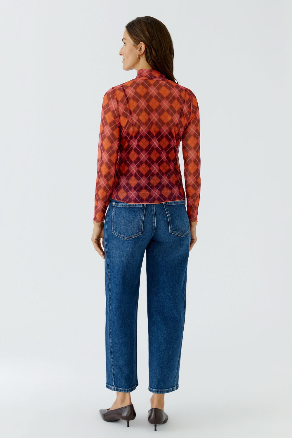 Chandail en maille transparente à motif à carreaux vue de face pour femme Oui