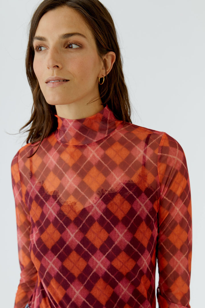 Chandail en maille transparente à carreaux vue de face pour femme Oui