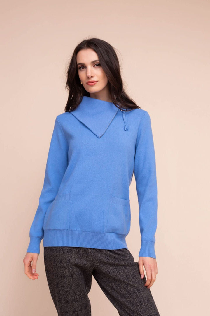 Chandail en tricot à col montant asymétrique vue de face pour femme Alison Sheri