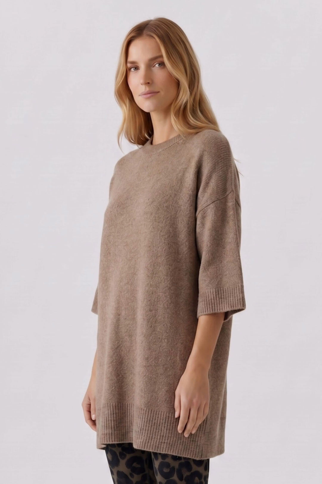 Vue de face chandail long en laine Oui pour femme beige col roulé - Valérie Simon