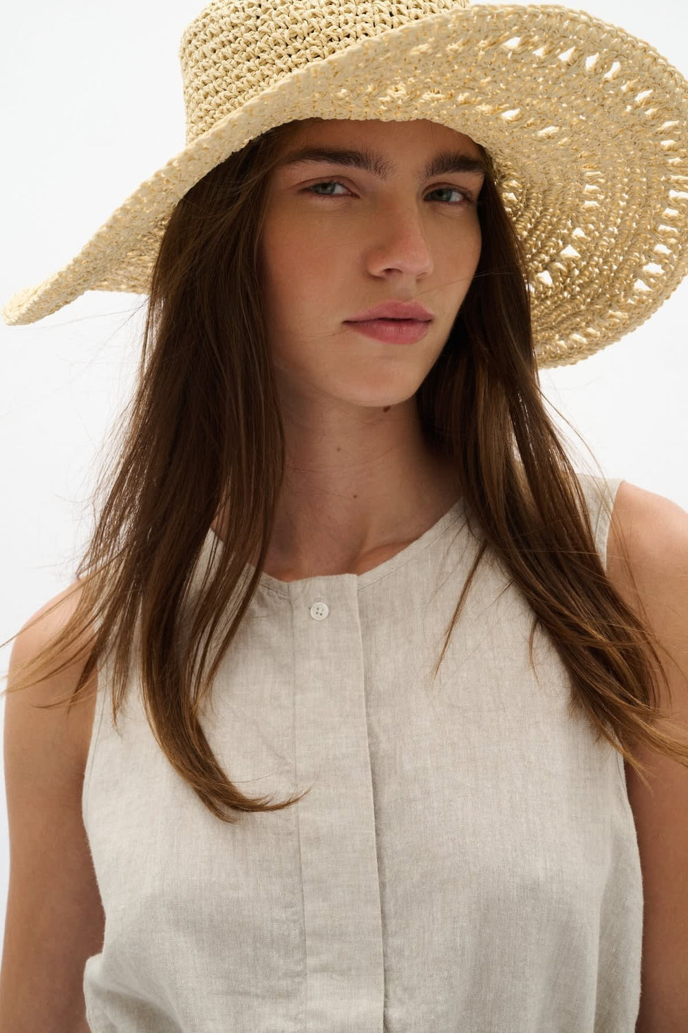 Side view of a beige straw hat Inwear with a black ribbon for women - Valérie Simon