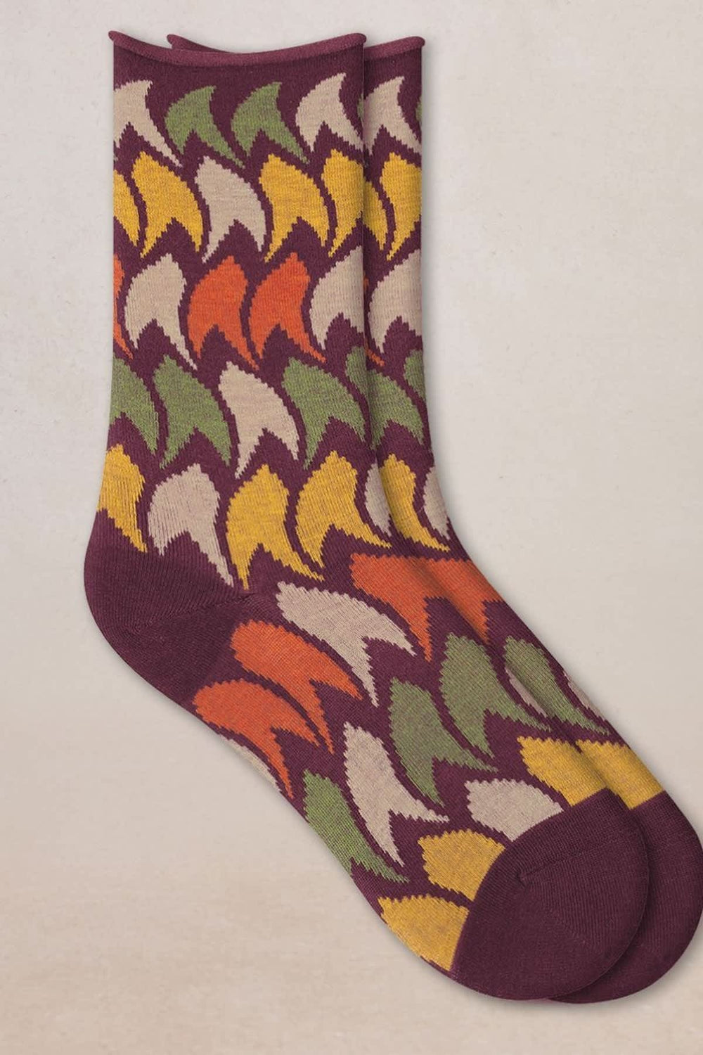 Bleuforêt women's socks with a wavy feather pattern