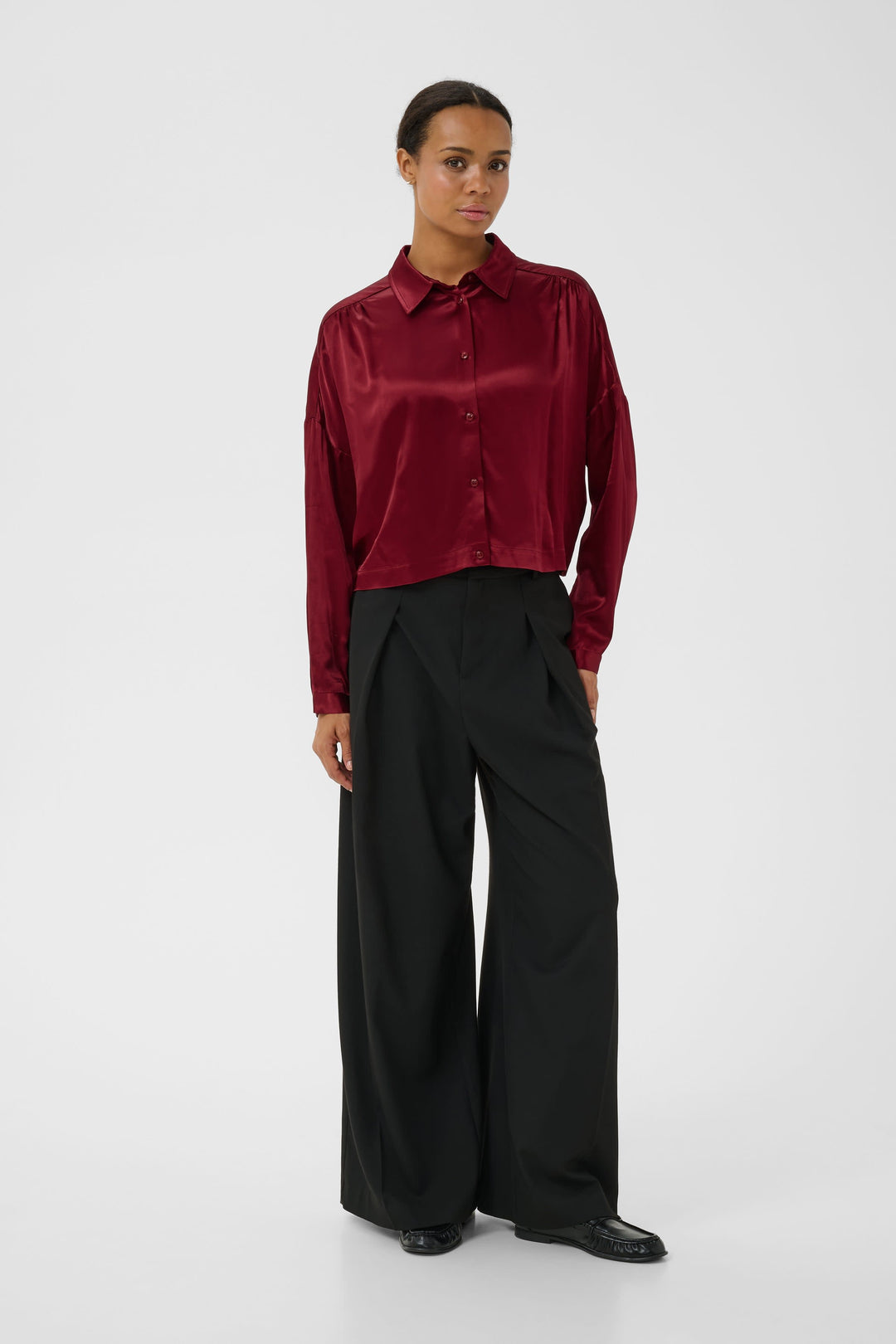 Chemise Dynya satinée à manches longues vue de face pour femme Part Two
